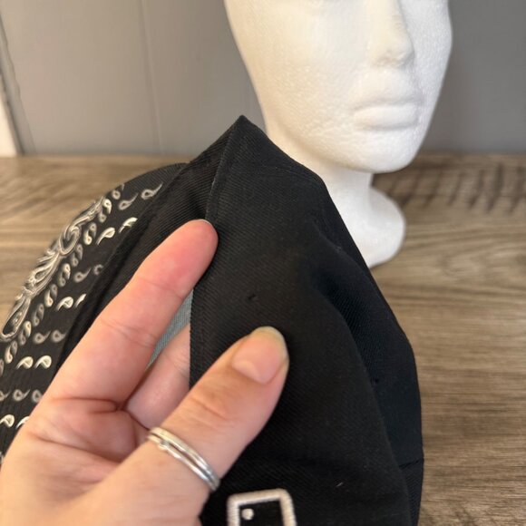 RARE Seattle Mariners Black & White Paisley New Era Fitted Hat Size 7 3/8 MLB - Picture 7 of 8